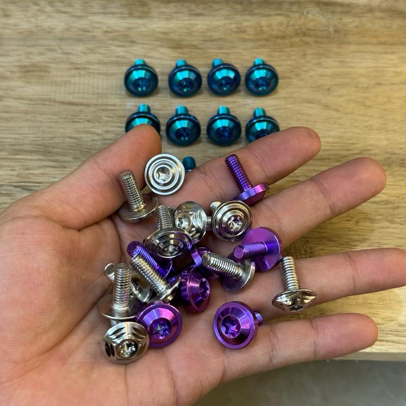 Ốc salaya , titan 6ly15 gắn ốp bô , dàn áo , cate dàn áo các dòng xe wave , đream , cup , exciter , winner , sirius, sonic , satria ... và các dòng xe ( Giá 1 con )
