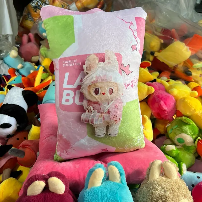 Gối in 3D LaBuBu ngỗ nghĩnh đặt x2 có quà tặng kèm 2