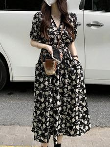 夏用軽量フローラルデザインストレートドレス、フィットした半袖ラウンドネックのドレス、女性向けフレッシュスタイルのウーブン生地