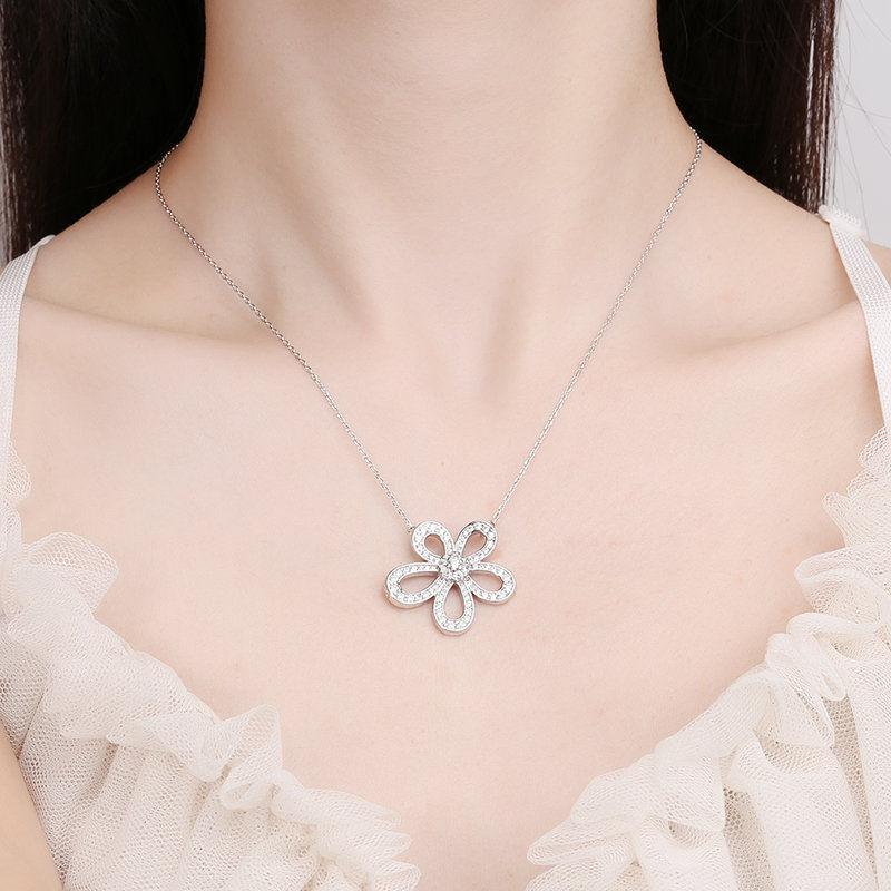 Product Introduction of Diamond SUNFLOWER Necklace 2024 New Ins Simple Delicate Indie Temperament Fairy All-Match Clavicle Chain Female Fashion Jewelry 5