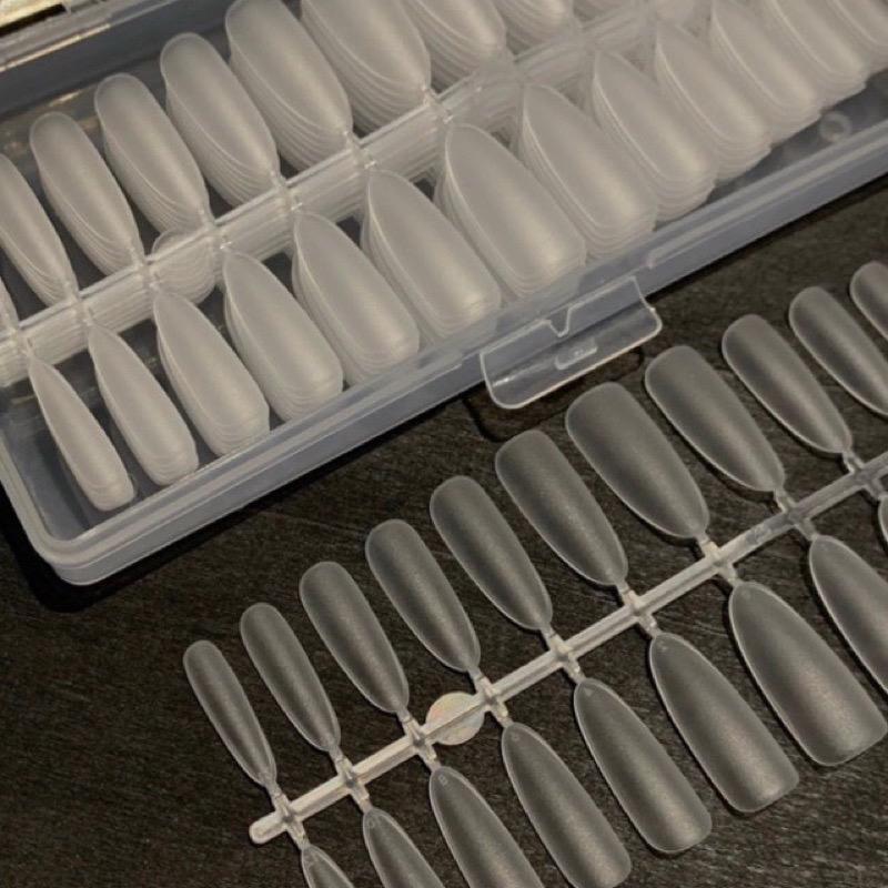 Hộp úp tròn hạt gạo màu trong nhám sẵn phụ kiện nail Nữ