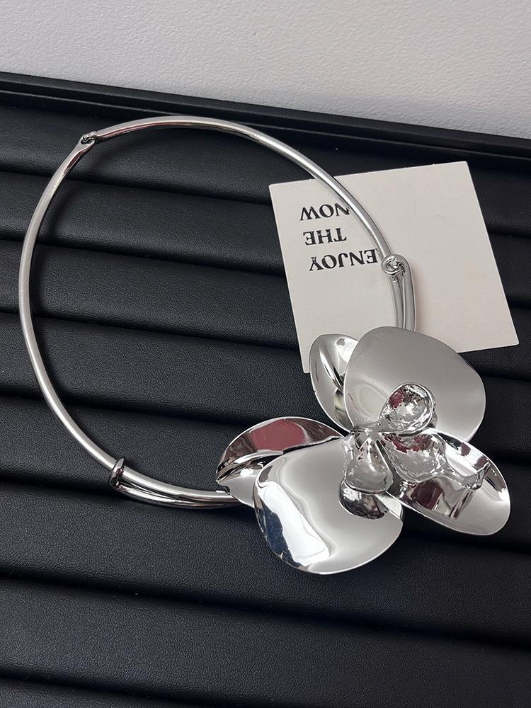 Product Introduction of Exaggerated Three-Dimensional Metal Orchid Choker Necklace Personality Hot Girl Sweet Bitter Cool Heavy Craft Necklace Choker Female Atmosphere Accessories 4