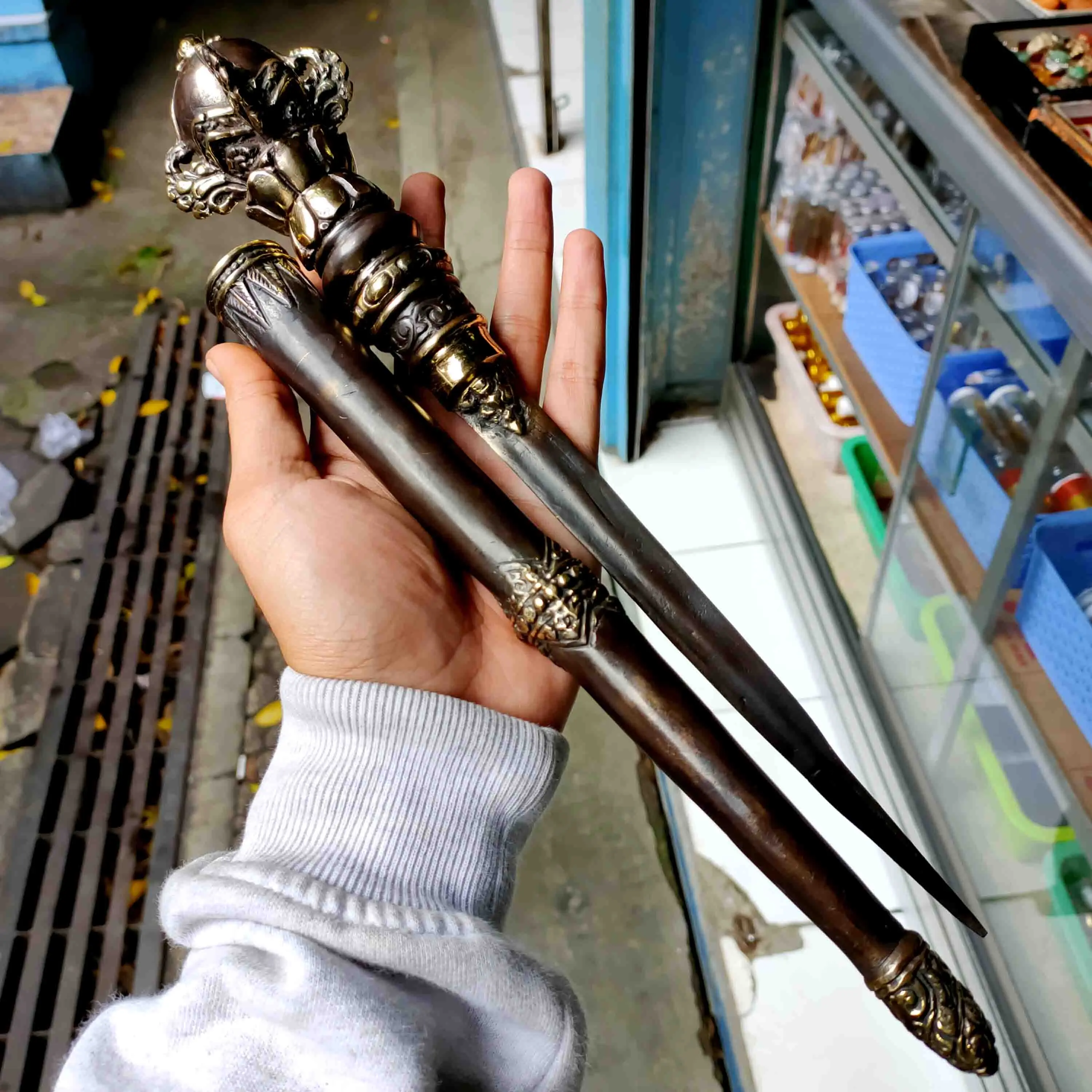 Tongkat Komando Model Mahkota Warna Hitam Bahan Kuningan Sari