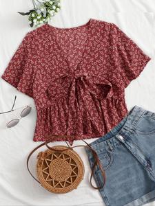 Blusa con estampado floral menudo y frente con lazo, Ropa de verano para mujer, Top elegante con manga mariposa y escote en V para el verano, Ropa de mujer para uso diario