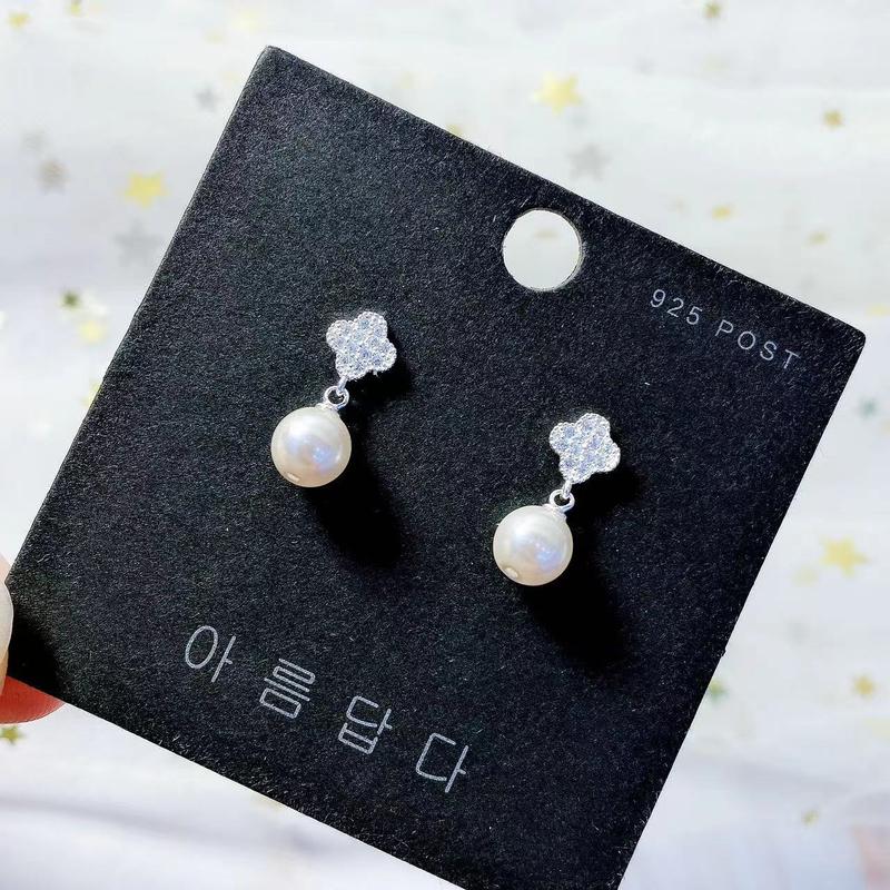 Product Introduction of Korean Style Shell Pearl Ear Studs Women's Fresh Sweet Shell Pearl Ear Studs Stud Earrings Popular Wedding Ear Studs Personality Trendy Earrings 6