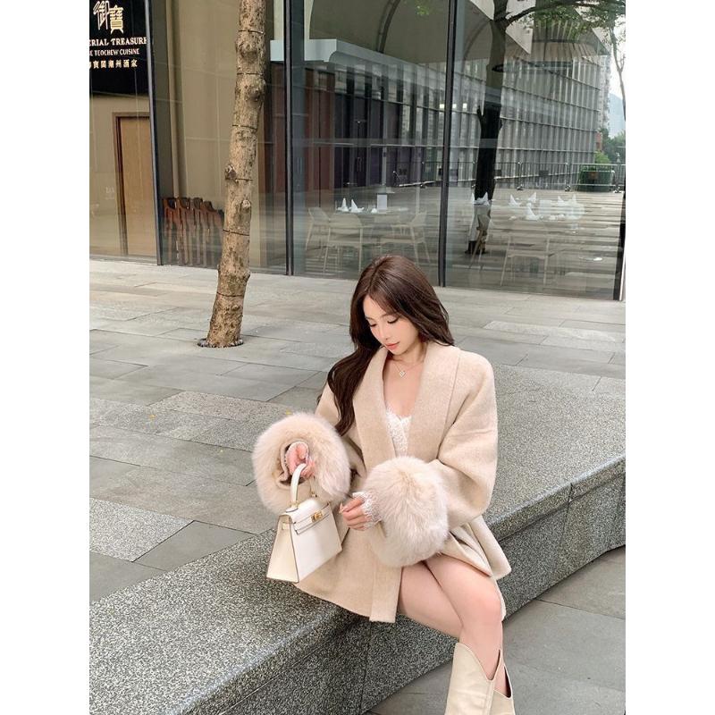 Product Introduction of Áo Khoác Len Dây Mỏng, Người Nổi Tiếng Trên Internet, CHTK-SHOP, Dài Tay, Dáng Rộng Vừa Vặn, Nối Cao Cấp, Tay Áo Lông Ngắn, Thích Hợp Cho Mùa Xuân Và Mùa Thu, Áo Sơ Mi Và Tất Năm Mới Nữ Top Nhung Jacket 38