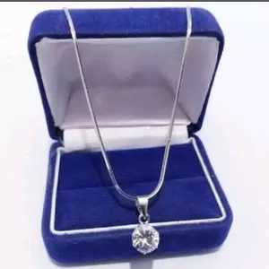 Kalung liontin permata