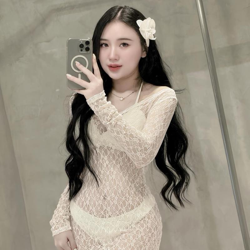 Lại một em xinh hết nấc đây ạ một chiếc sét ba món đi biển là hết xảy gồm áo bra có mút ngực quần bikini và chiếc đầm body ren thuê chuẩn hình cao cấp Nhung