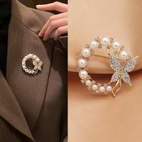 Gambar Fashion Butterfly Brooches Gold Color Pearl Brooch Pins Rhinestone Breastpin for Women hijab - Silver dari Samphorid Kota Bekasi 1 Tokopedia