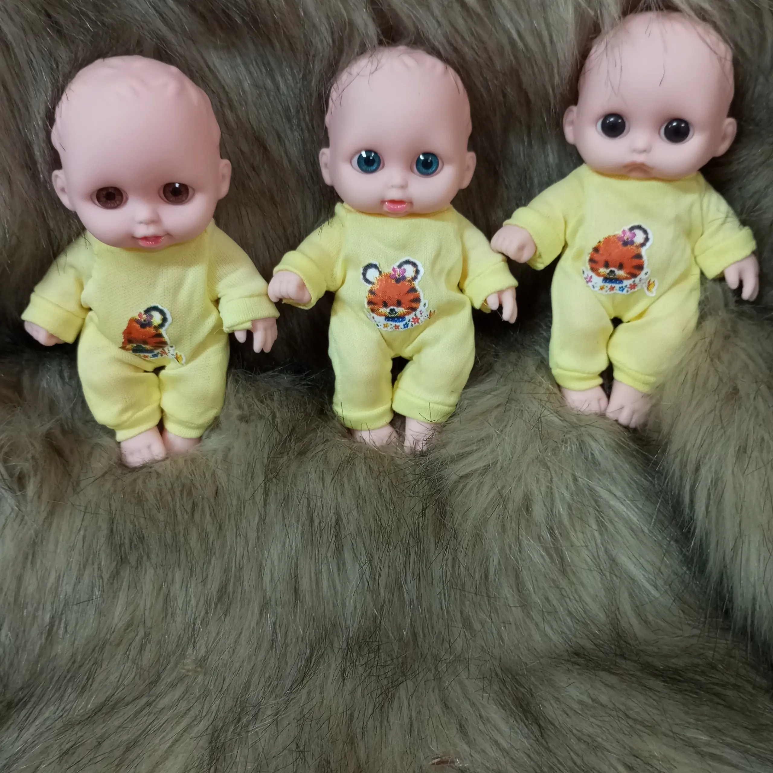49k= Búp Bê Nhựa mềm Lulu Mắt To, cười 2 răng kèm Áo Vàng 12 cm Vinyl reborn Baby 5 inch Dol