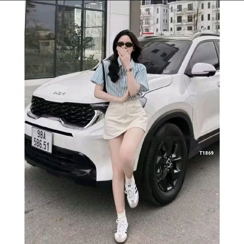 Set áo sơ mi tay ngắn kèm chân váy kaki 1
