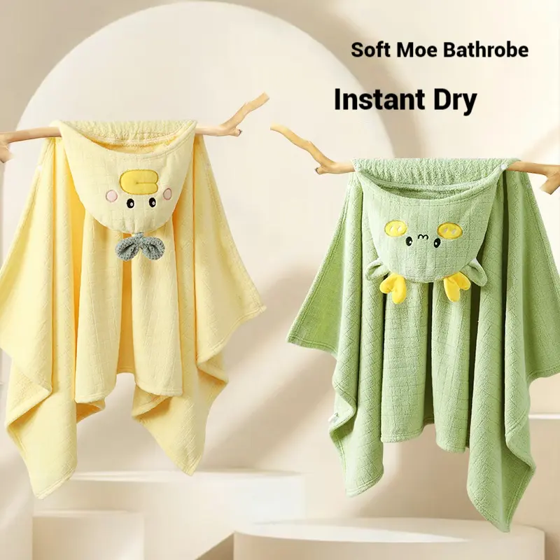 Thickened, Soft and Absorbent Hooded Bath Towel Cape for Infants and Toddlers, Cartoon Cloak for Baby's Bath Time.
