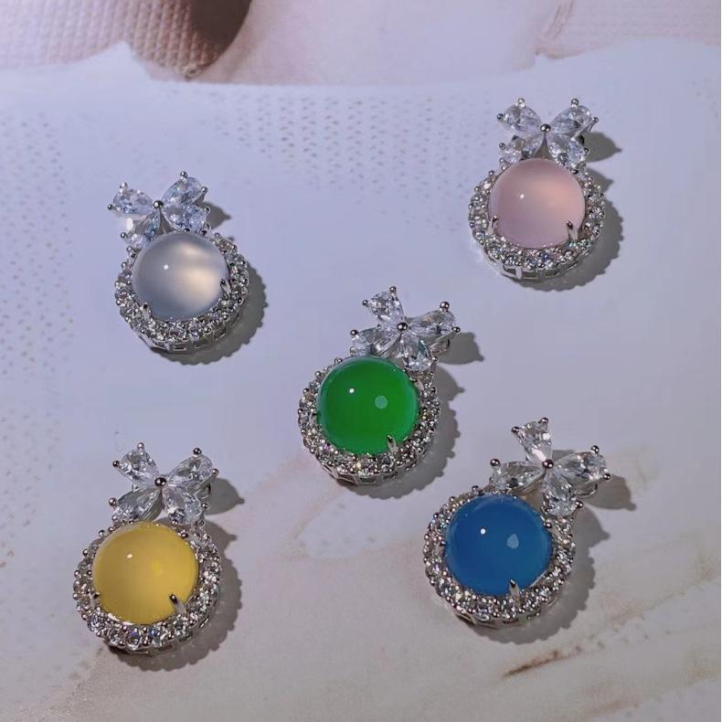 Product Introduction of Natural Gemstone Ice Chalcedony Pendant for Women, Jadeite Necklace Pendant, Escaping Princess Chalcedony Inlaid Green Agate Pendant 14