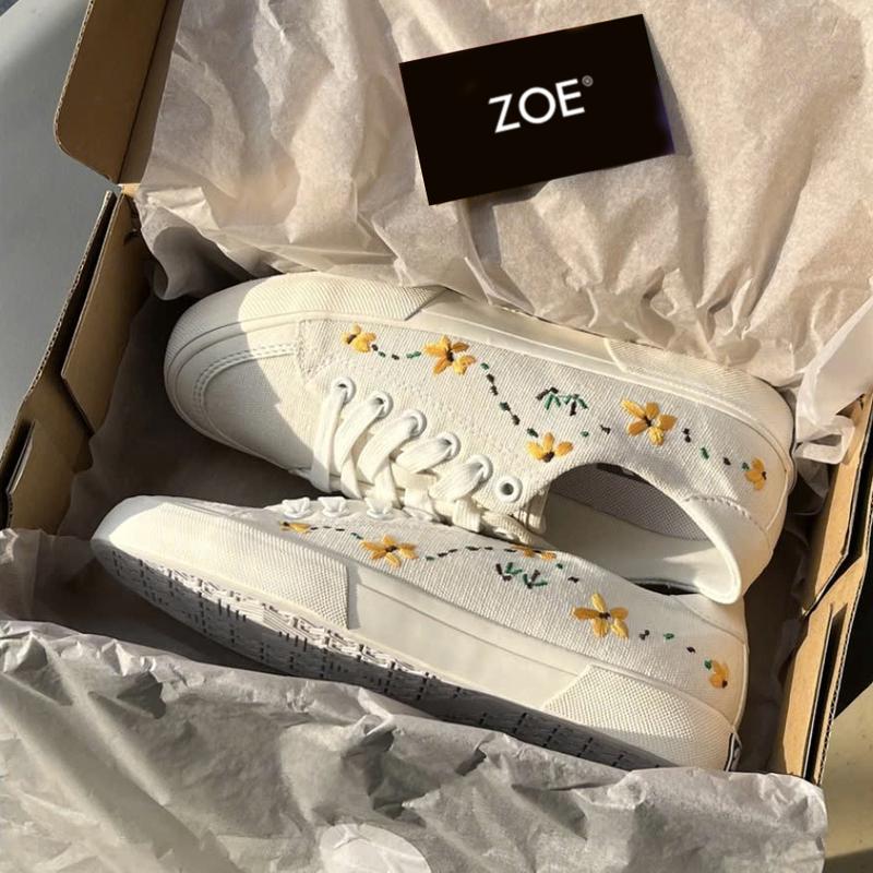 Giày Vải Canvas Thêu Hoa Cúc Chang'e Flower ZOE (Embro Zoe) | ZOE OFFICIAL 1