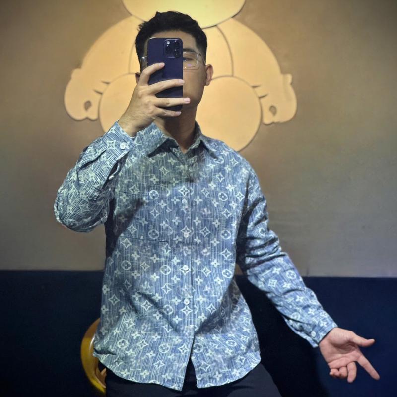 Áo sơ mi nam tay dài LV họa tiết chất bò mềm - Có Cổ, Menswear sơ micaro