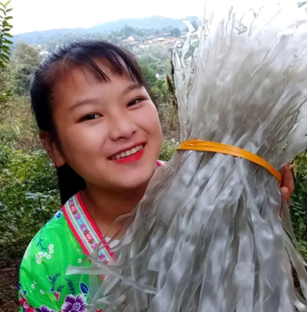 [Sùng Bầu] Miến Dong Thái Tay Sợi To 1Kg - Sùng Thị Bầu Food Thức Ăn
