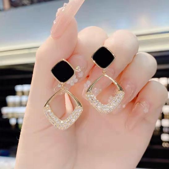 Product Introduction of Minzo Anting Korea Perempuan Imitasi Dewasa Motif Kotak Hitam Earrings Aksesoris Perhiasan Wanita Elegan 28
