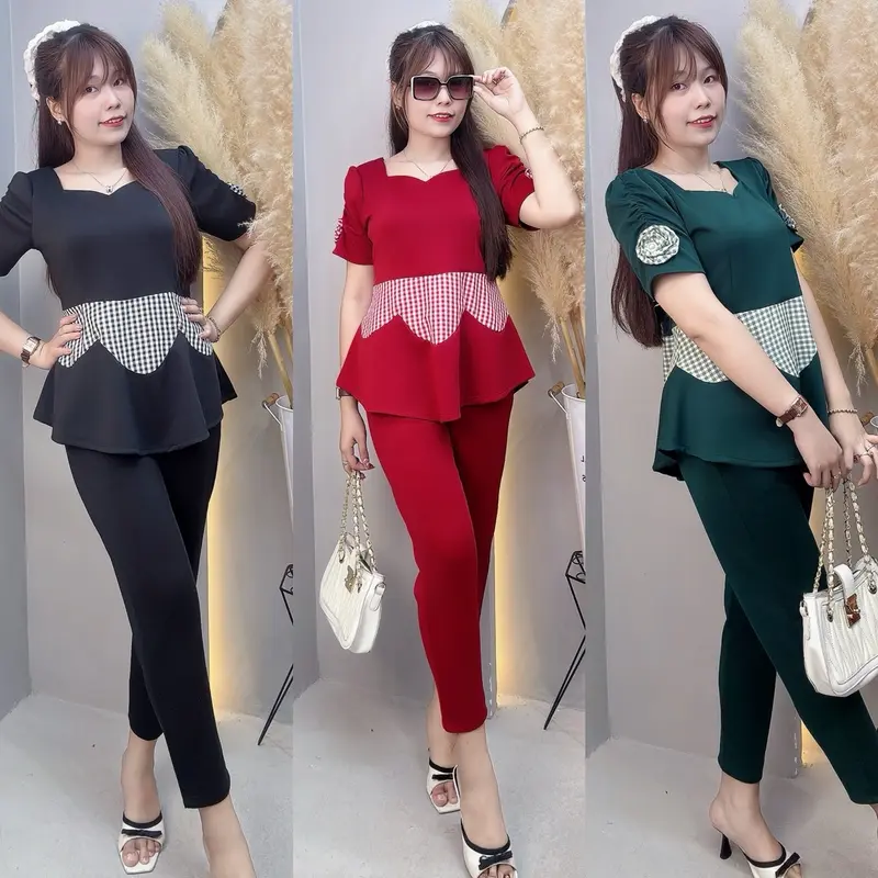 BIGSIZE 60-95kg—Sét bộ dễ thương tay đính bông  hai bên ,quần 9 tất áo phom peplum phối caro ,,Chất Liệu Thun Poly Co Giãn Thoải Mái,Trang Trí Nút Lạ Mắt Nhung Women Nữ Top 1