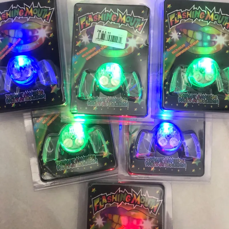 1PC Lucu LED Kedip Gigi Behel Penjaga Mulut Halloween Trick, Lampu Gigi Kelap Kelip 0