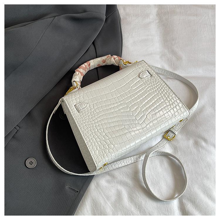 Product Introduction of Cross-Border Texture Kelly Bag 2025 Spring New Handbag Crocodile Pattern Shoulder Bag Retro All-Match Crossbody Women's Bag 5