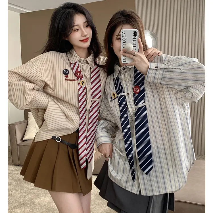 Kemeja Baju Atasan Wanita Terbaru Atasan Wanita Kekinian Baju Wanita Crop Kemeja Crop Wanita Lengan Panjang Bergaris, Atasan Kemeja Modis Longgar Gaya Korea (Bonus Dasi Lencana)