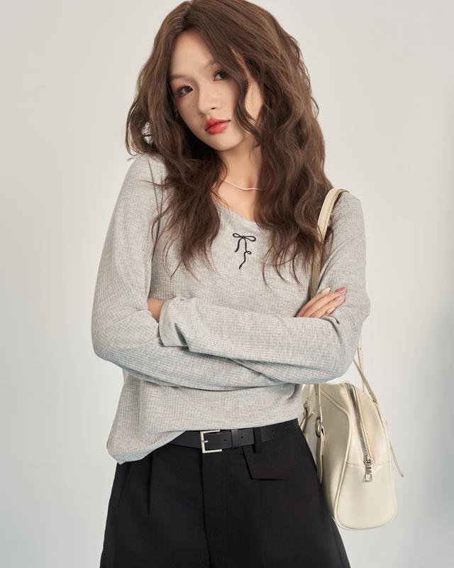 Áo thun tăm mùa thu form regular fit Lucy Pullover - ufo.thebasic Nữ Top Women