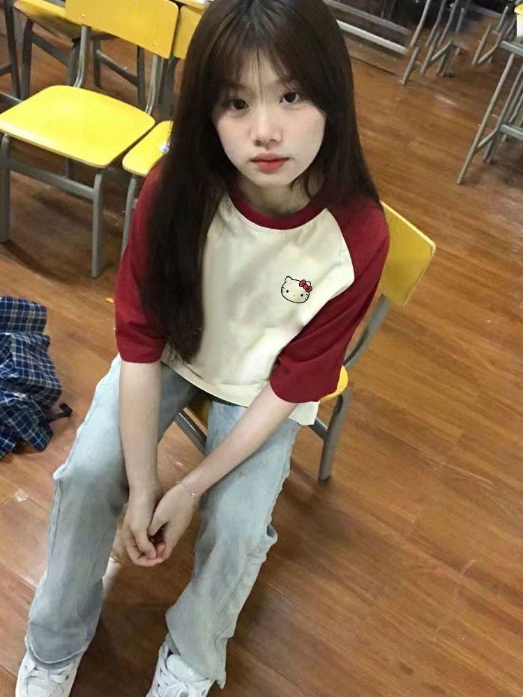 Product Introduction of Áo Thun Hello Kitty ngắn Tay, Nữ, Phong Cách Đại Học Ngọt Ngào Màu Tương Phản, Tay Raglan, Dáng Rộng Rãi Và Dễ Thương, Áo Thích Hợp, Phong Cách Ins, Năm 2024 Top Women 5