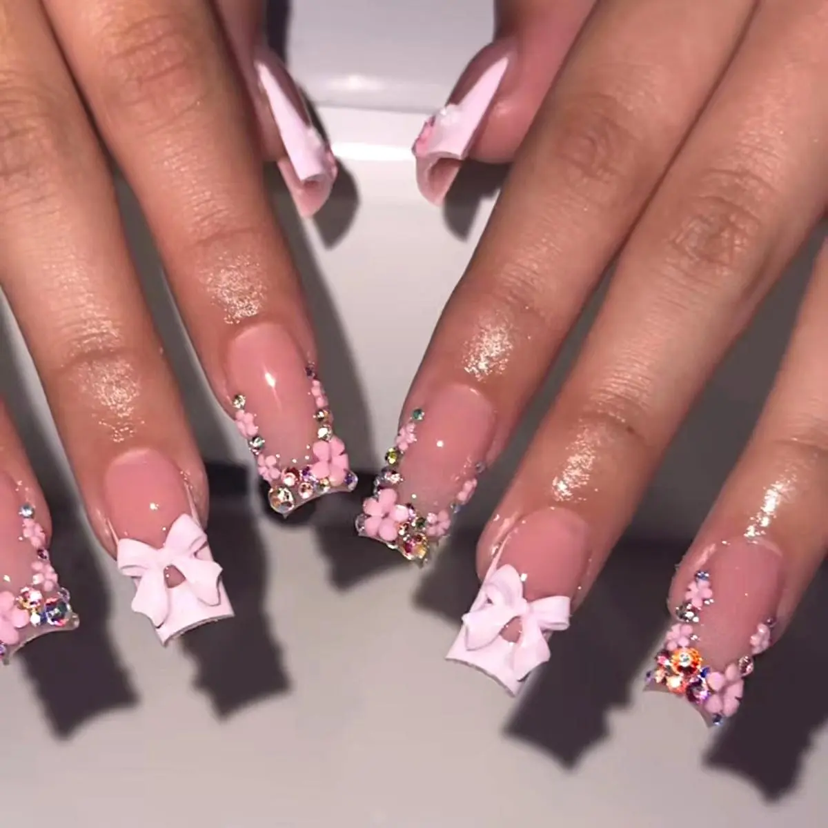 3D Bowtie & Flower Decor Press on Nail, 24pcs/set Rhinestone Decor Fashion Press on Nails & 1 Tape & 1 Nail File, Elegant Stick on Nails Kit, Christmas Gift, Nail Charms
