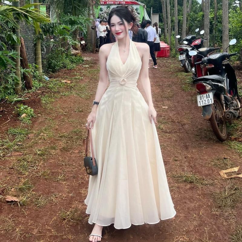 Đầm cổ yếm hoa eo đầm dự tiệc TESSA DRESS dáng dài tùng xòe bồng sang chảnh Women Kem Dress Sen Nhung Hoa Sen Voi Thun Viền Ren Voan vaytet vibe váy đỏ hở lưng vay di bien xinh