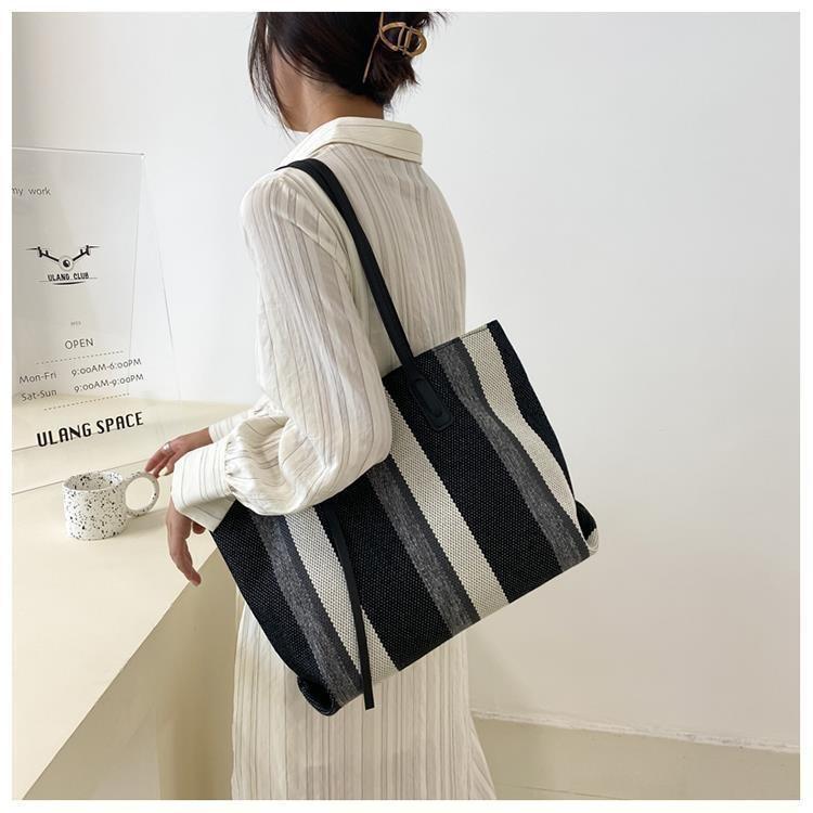 Product Introduction of Túi Vải Bố, Dung Lượng Lớn, Dành Cho Nữ, Túi Tote Thời Trang Người Nổi Tiếng Trên Internet Phổ Biến Mới 2024, Thích Hợp Đi Làm Và Đi Làm, Túi Đeo Vai Lớn 18