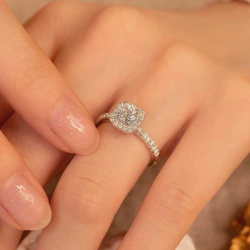 Product Introduction of Fashion Square Moissanite Diamond Ring Female 50 Points 1 Karat Light Luxury Couple Luxury Wedding Ring Square Proposal Wedding Ring 7