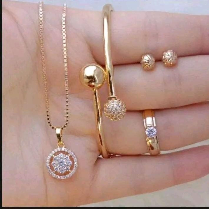 set perhiasan wanita motif ARR titanium anti luntur Anting Cincin Kalung 0