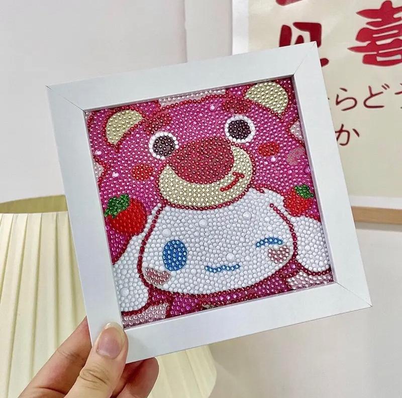 Product Introduction of Tranh đính đá mini gấu dâu có khung kt 18x18cm( khách mua về tự đính ) 5