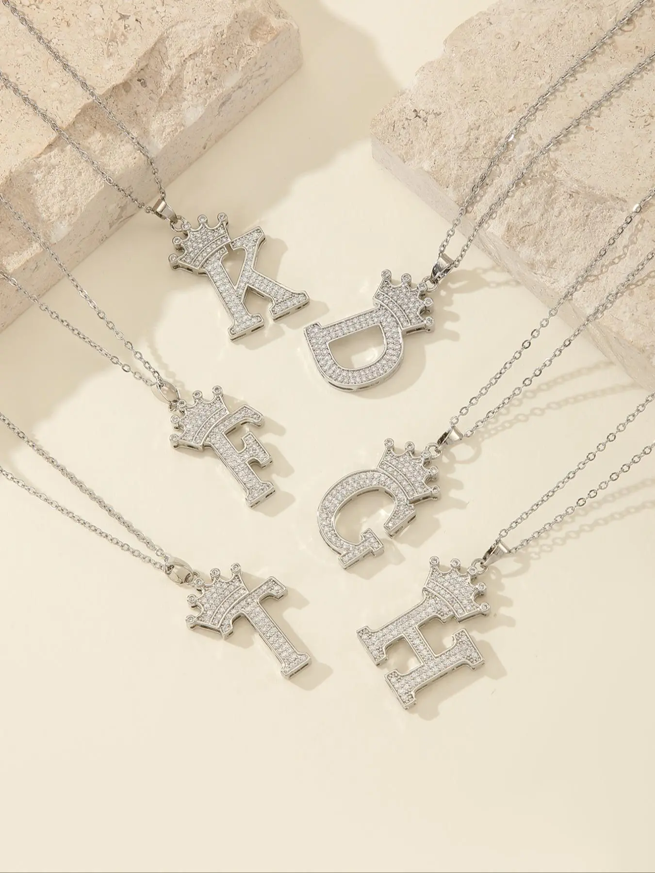 Rhinestone Crown & Letter Detail Pendant Necklace for Women & Men, Fashion Jewelry for Party, Daily Clothing Decor, Trendy All-match & Exquisite Jewelry for Birthday Gift