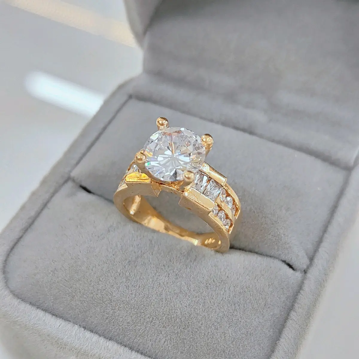 Nhẫn nữ hột NN9 đính hột cao đồng đỏ không xi màu miền tây