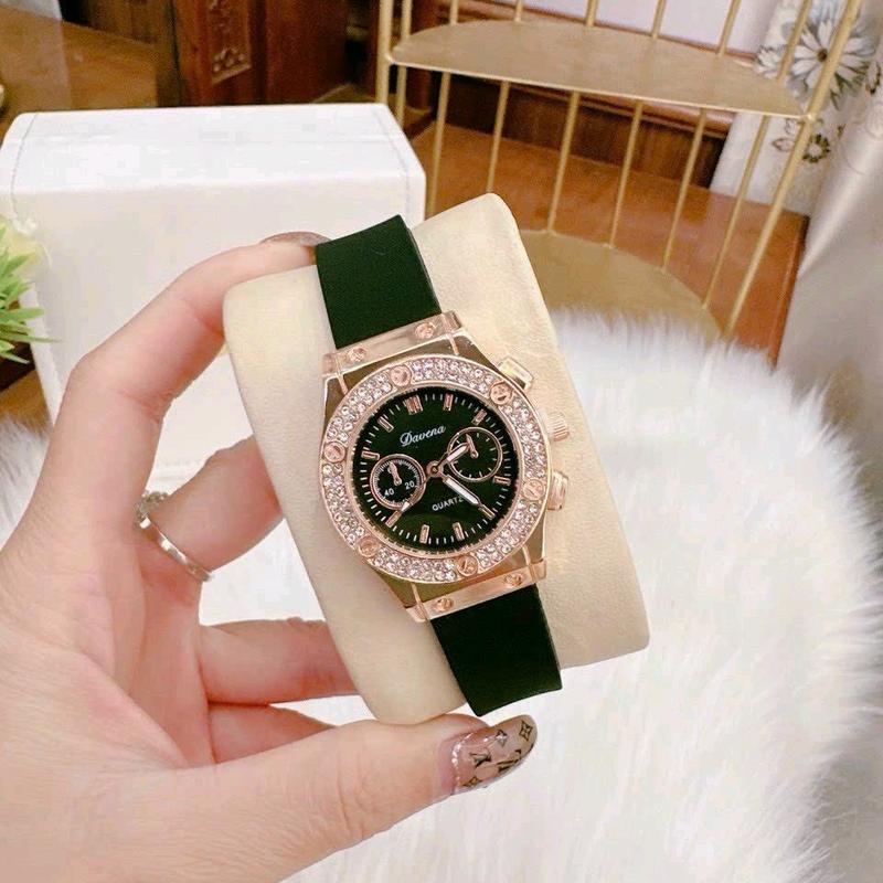 B.4 Đồng Hồ Nữ Davena dây cao su mềm, mặt bo viền vàng đính đá Nữ  Đinh Ví women watch 3