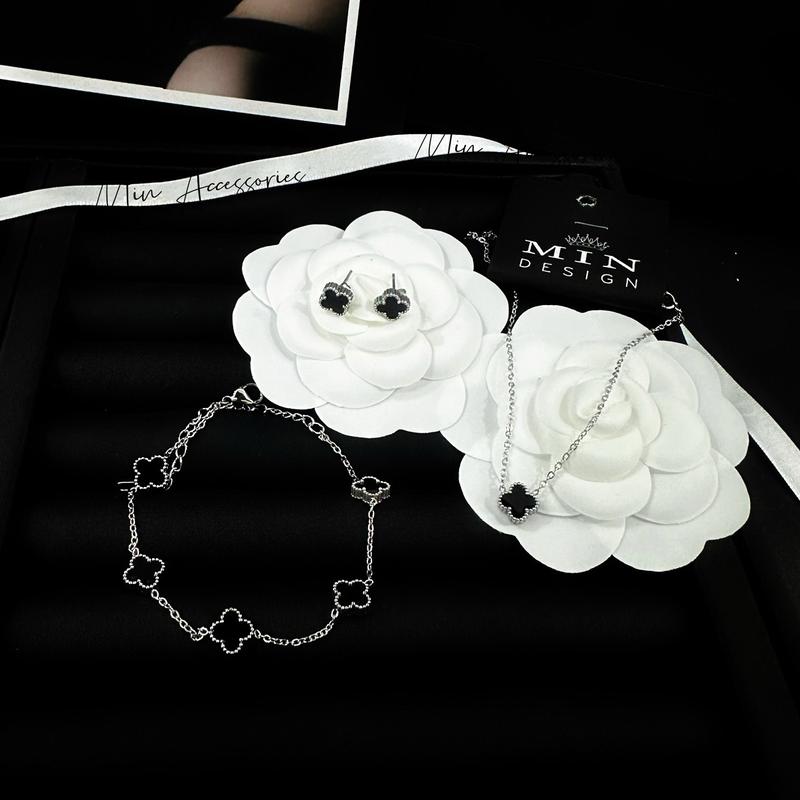 Set khuyên tai vòng cổ lắc tay titan cỏ 4 lá mini 0.8cm 1 hoa không đen không han rỉ by Min Accessories
