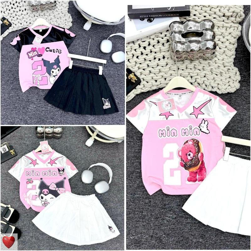   MinMinKid2   14-40kg dưới 1m45  Set áo cổ tim in hoạ tiết KRU VÀ GẤU phối chân váy kaki thô xếp ly cho bé gái 