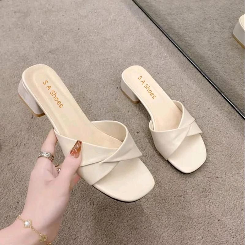 SANDAL WANITA HAK TAHU 3CM TERBARU MODEL ELEGAN REKOMENDASI UNTUK WANITA TREN DAN KEKINIAN Hitam 1