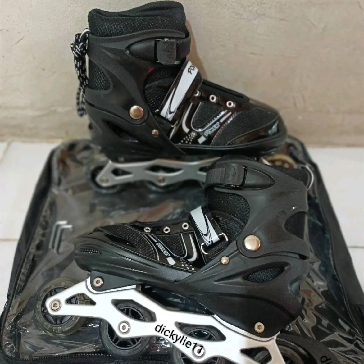 Sepatu roda anak laki laki/anak perempuan import warna Hitam