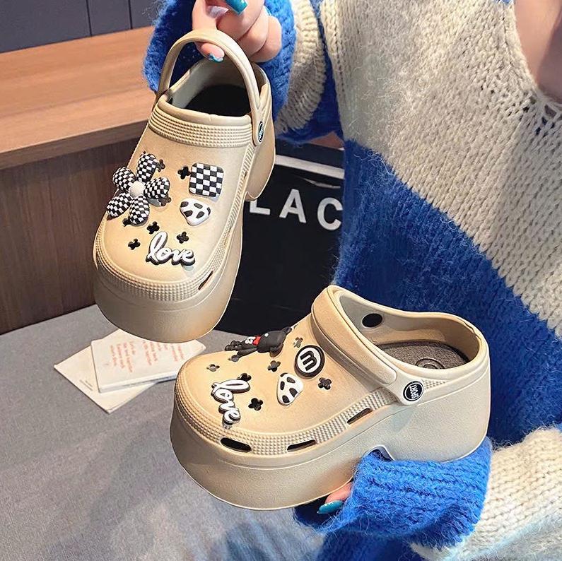 Giày Sục Đế Cao 9cm Tôn Dáng Siêu Nhẹ Thoáng Khí Êm Chân Trẻ Trung Tặng Kèm Charm Hot B63 Sục Xinh Dép Croos SỤC CROSS 2