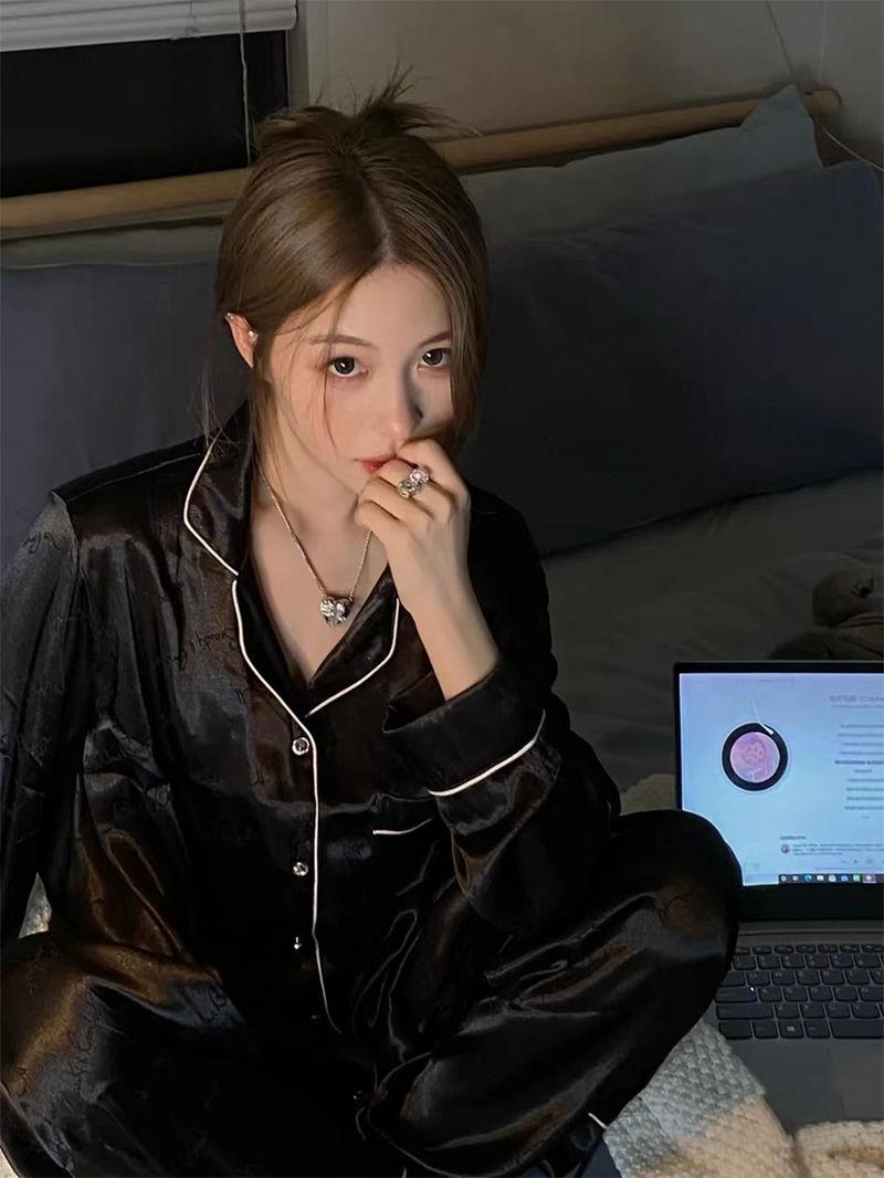 Product Introduction of Bộ Đồ Ngủ Lụa Lạnh Jacquard, Cao Cấp, Quần Dài Tay Dành Cho Nữ, Mỏng, Thích Hợp Cho Mùa Hè, Lý Tưởng Cho Sinh Viên, Làm Bằng Lụa Ins, Đồ Mặc Nhà 8