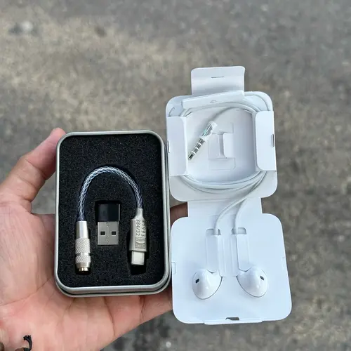 Combo jack chuyển type C sang 3.5 và tai nghe ip chân 3.5, có mic, âm tốt, BH 12 tháng