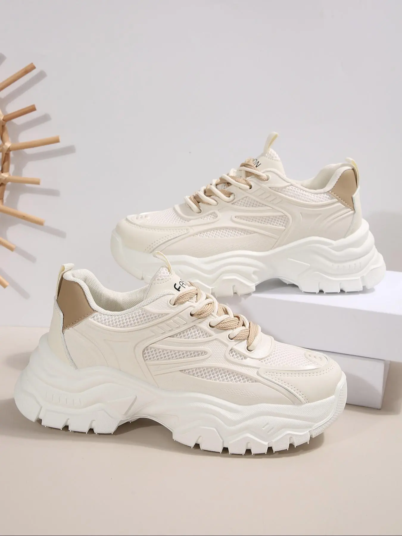 Women's Fashionable Lace Up Low Top Sneakers, Casual Comfortable Breathable Sports Running Shoes, All-match Basic Shoes for Daily Wear