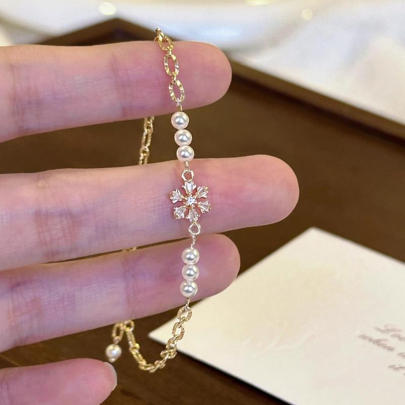 Product Introduction of Vòng Tay Ngọc Trai Zircon Bông Tuyết, Thiết Kế Tối Giản, Thích Hợp Cho Mùa Thu Và Mùa Đông, Độc Đáo, Cao Cấp, Tongqin, Nhẹ Nhàng Và Tinh Tế, Phong Cách Thanh Lịch, Dành Cho Nữ 1