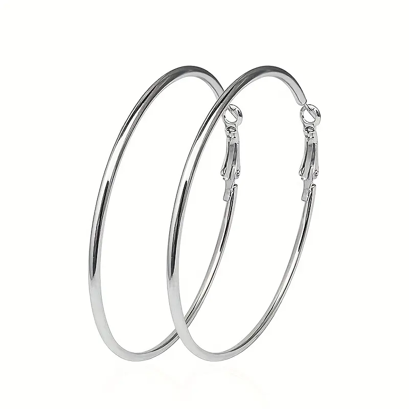 [Golden Fashionable Hoop Earrings] A Pair Of Large Hoop Steel Needle Earrings For Women, Golden In Color, Fashionable And Versatile Ear Hoops Accessories. 3
