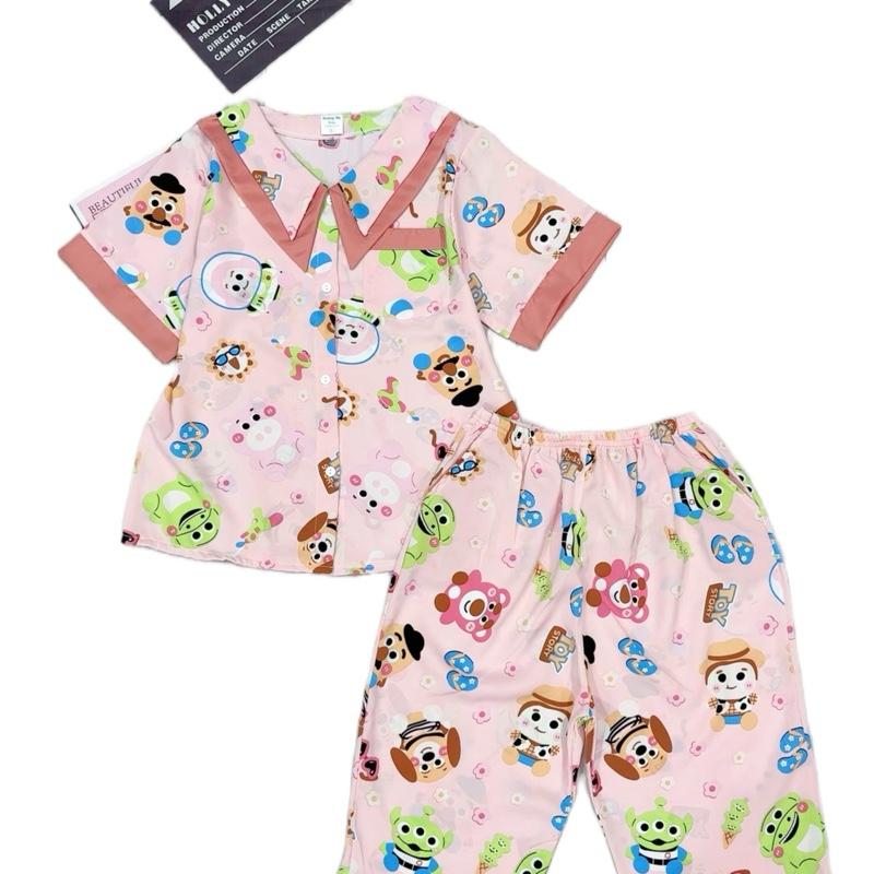 MÃ37: 22-48kg. Bộ pijama quần lửng CỔ 2 LÁ NHỌN   tiểu thư hoạ tiết labubu hottren . Chất liệu mango mềm mịn không nhăn. Đồ mặc nhà size đại cho bé gái thoáng mát thấm hút mồ hôi bé  tiên đồ  bộ  pijama  cho  bé  gái  30  đến 3