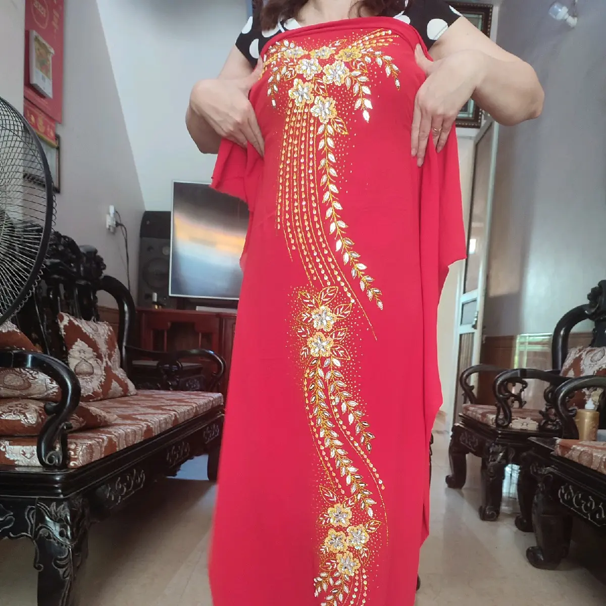Vải áo dài đỏ tơ ý, gắn đá