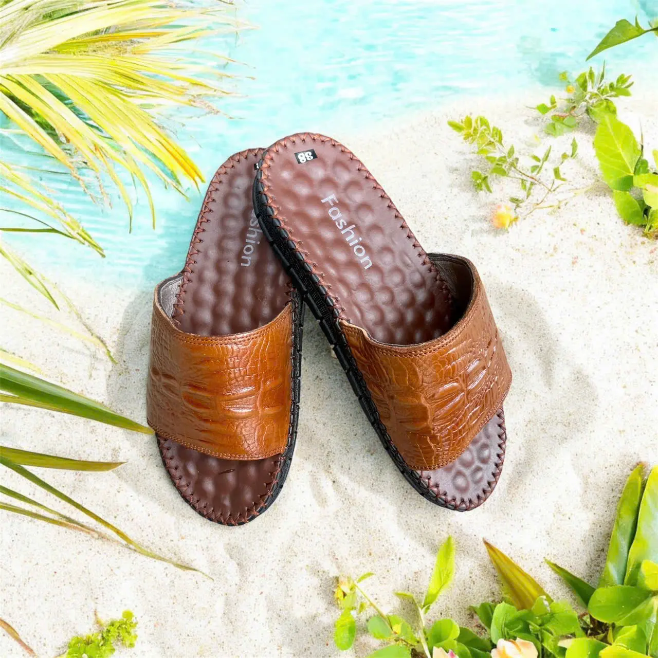 Dép da bò thật ,dập vân nổi kiểu cách, quai da bò ,khâu quanh đế,đế có hạt mát xa êm ái. Màu Vàng