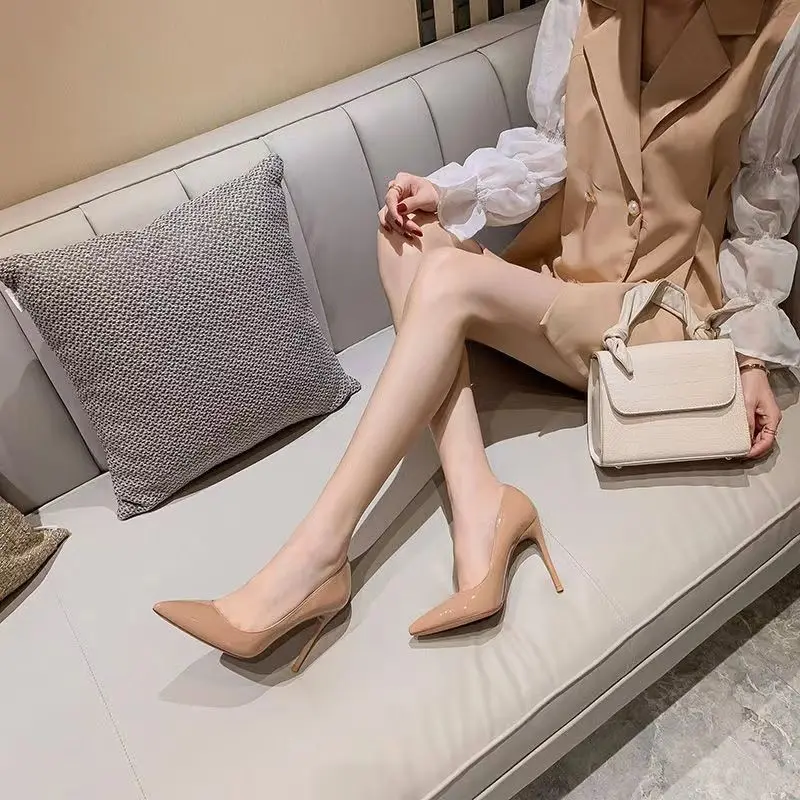 Giày Cao Gót, Đáy Đỏ, Phong Cách Mới, Miệng Thấp, Gót Nhọn, Dành Cho Nữ, Phong Cách Pháp, Thời Trang, Dễ Phối Đồ, Thời Trang Cổ Tích, Thích Hợp Cho Mùa Xuân Và Mùa Hè 1